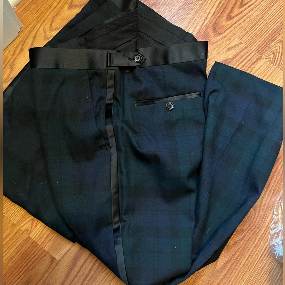 EXPRESS men’s dress pants 36”x32” slim fit. Measurements in pics.